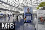 14.01.2025, Fussball, Pressekonferenz bei Red Bull in Salzburg, Jrgen Klopp (Global Head of Soccer bei Red Bull) stellt sich erstmals den Medien, im Hangar 7 am Salzburger Airport.  Plakat am Eingang mit dem Konterfei von Jrgen Klopp.