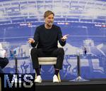 14.01.2025, Fussball, Pressekonferenz bei Red Bull in Salzburg, Jrgen Klopp (Global Head of Soccer bei Red Bull) stellt sich erstmals den Medien, im Hangar 7 am Salzburger Airport.  