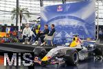 14.01.2025, Fussball, Pressekonferenz bei Red Bull in Salzburg, Jrgen Klopp (Global Head of Soccer bei Red Bull) stellt sich erstmals den Medien, im Hangar 7 am Salzburger Airport.  Auf der Bhne:  li: Moderator Christian Baier, re: Oliver Mintzlaff (Geschftsfhrer der Red Bull GmbH) mit Jrgen Klopp.  