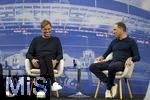 14.01.2025, Fussball, Pressekonferenz bei Red Bull in Salzburg, Jrgen Klopp (Global Head of Soccer bei Red Bull) stellt sich erstmals den Medien, im Hangar 7 am Salzburger Airport.  Auf der Bhne:  re: Oliver Mintzlaff (Geschftsfhrer der Red Bull GmbH) mit Jrgen Klopp. 