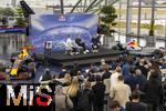 14.01.2025, Fussball, Pressekonferenz bei Red Bull in Salzburg, Jrgen Klopp (Global Head of Soccer bei Red Bull) stellt sich erstmals den Medien, im Hangar 7 am Salzburger Airport.  Auf der Bhne:  li: Moderator Christian Baier, re: Oliver Mintzlaff (Geschftsfhrer der Red Bull GmbH) mit Jrgen Klopp.  