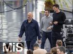 14.01.2025, Fussball, Pressekonferenz bei Red Bull in Salzburg, Jrgen Klopp (Global Head of Soccer bei Red Bull) stellt sich erstmals den Medien, im Hangar 7 am Salzburger Airport.   Marc Kosicke (li, Manager von Jrgen Klopp), re: Mario Gomez 