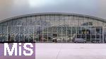 14.01.2025, Fussball, Pressekonferenz bei Red Bull in Salzburg, Jrgen Klopp (Global Head of Soccer bei Red Bull) stellt sich erstmals den Medien, im Hangar 7 am Salzburger Airport.  Hier der Ausblick zum gegenberliegenden Hangar 8 mit den Maschinen der Flying Bulls.