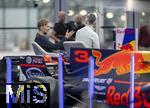 14.01.2025, Fussball, Pressekonferenz bei Red Bull in Salzburg, Jrgen Klopp (Global Head of Soccer bei Red Bull) stellt sich erstmals den Medien, im Hangar 7 am Salzburger Airport.  Vor ihm ein Formel 1 Rennwagen von Max Verstappen.