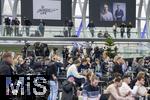 14.01.2025, Fussball, Pressekonferenz bei Red Bull in Salzburg, Jrgen Klopp (Global Head of Soccer bei Red Bull) stellt sich erstmals den Medien, im Hangar 7 am Salzburger Airport.  Medienandrang bei der Pressekonferenz.