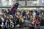 14.01.2025, Fussball, Pressekonferenz bei Red Bull in Salzburg, Jrgen Klopp (Global Head of Soccer bei Red Bull) stellt sich erstmals den Medien, im Hangar 7 am Salzburger Airport.  Medienandrang bei der Pressekonferenz.