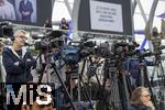 14.01.2025, Fussball, Pressekonferenz bei Red Bull in Salzburg, Jrgen Klopp (Global Head of Soccer bei Red Bull) stellt sich erstmals den Medien, im Hangar 7 am Salzburger Airport.  Medienandrang bei der Pressekonferenz. 