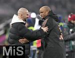 15.01.2025, Fussball 1. Bundesliga 2024/2025, 17. Spieltag,  FC Bayern Mnchen - TSG 1899 Hoffenheim, in der Allianz-Arena Mnchen. v.l. Trainer Christian Ilzer (Hoffenheim) und Trainer Vincent Kompany (FC Bayern Mnchen) begren sich

