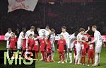 15.01.2025, Fussball 1. Bundesliga 2024/2025, 17. Spieltag,  FC Bayern Mnchen - TSG 1899 Hoffenheim, in der Allianz-Arena Mnchen. Einlaufkinder mit Hoffenheimer Spieler

