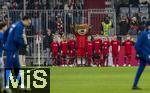 15.01.2025, Fussball 1. Bundesliga 2024/2025, 17. Spieltag,  FC Bayern Mnchen - TSG 1899 Hoffenheim, in der Allianz-Arena Mnchen.  Spielereskorte des FC Bayern Kids Clubs mit Maskottchen Berni vor dem Spiel.