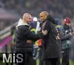 15.01.2025, Fussball 1. Bundesliga 2024/2025, 17. Spieltag,  FC Bayern Mnchen - TSG 1899 Hoffenheim, in der Allianz-Arena Mnchen. v.li: Trainer Christian Ilzer (Hoffenheim) mit Trainer Vincent Kompany (FC Bayern Mnchen) 