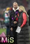 15.01.2025, Fussball 1. Bundesliga 2024/2025, 17. Spieltag,  FC Bayern Mnchen - TSG 1899 Hoffenheim, in der Allianz-Arena Mnchen. re: Moderatorin Andrea Kaiser mit Trainer Christian Ilzer (Hoffenheim) 