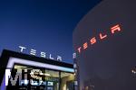 16.01.2025, Bernau am Chiemsee, Felden (Bayern), Die US-Firma Tesla hat hier einen Ladepark fr E-Autos an der Autobahn A8. An 14 modernen Schnell-Ladesulen knnen hier Teslafahrer und andere E-Auto-Fabrikate ihren Auto-Akku aufladen. Alle Stalls sind Supercharger Version V4. Die Wartezeit knnen sich die Autofahrer in einer Lounge der Firma bk-World vertreiben, mit Toiletten, Ruherume, Getrnke und Snack-Automaten und Sitzmglichkeiten etc.   