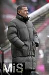 18.01.2025, Fussball 1. Bundesliga 2024/2025, 18. Spieltag,  FC Bayern Mnchen - VfL Wolfsburg, in der Allianz-Arena Mnchen. Manager Max Eberl (FC Bayern Mnchen) mit dicker Jacke

