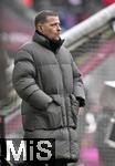 18.01.2025, Fussball 1. Bundesliga 2024/2025, 18. Spieltag,  FC Bayern Mnchen - VfL Wolfsburg, in der Allianz-Arena Mnchen. Manager Max Eberl (FC Bayern Mnchen) mit dicker Jacke

