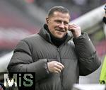 18.01.2025, Fussball 1. Bundesliga 2024/2025, 18. Spieltag,  FC Bayern Mnchen - VfL Wolfsburg, in der Allianz-Arena Mnchen. Manager Max Eberl (FC Bayern Mnchen) ist gut drauf

