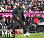 18.01.2025, Fussball 1. Bundesliga 2024/2025, 18. Spieltag,  FC Bayern Mnchen - VfL Wolfsburg, in der Allianz-Arena Mnchen. Trainer Vincent Kompany (FC Bayern Mnchen) 

