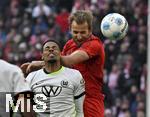 18.01.2025, Fussball 1. Bundesliga 2024/2025, 18. Spieltag,  FC Bayern Mnchen - VfL Wolfsburg, in der Allianz-Arena Mnchen. v.l. Lukas Nmecha (Wolfsburg) gegen Harry Kane (FC Bayern Mnchen) 

