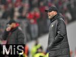 18.01.2025, Fussball 1. Bundesliga 2024/2025, 18. Spieltag,  FC Bayern Mnchen - VfL Wolfsburg, in der Allianz-Arena Mnchen. Trainer Ralph Hasenhttl (Wolfsburg) nachdenklich

