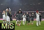 18.01.2025, Fussball 1. Bundesliga 2024/2025, 18. Spieltag,  FC Bayern Mnchen - VfL Wolfsburg, in der Allianz-Arena Mnchen. Die Wolfsburger Spieler bedanken sich bei ihren Fans

