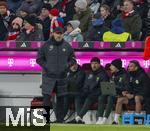 18.01.2025, Fussball 1. Bundesliga 2024/2025, 18. Spieltag,  FC Bayern Mnchen - VfL Wolfsburg, in der Allianz-Arena Mnchen. li: Trainer Ralph Hasenhttl (Wolfsburg) mit Co-Trainer Patrick Hasenhttl (Wolfsburg)  