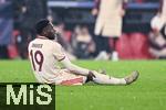 22.01.2025, Fussball UEFA Champions League 2024/2025, 7.Spieltag, Feyenoord Rotterdam - FC Bayern Mnchen, im De Kuip, Alphonso Davies (FC Bayern Mnchen) sitzt am Boden.


