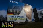 27.01.2025,  Die Deutsche Bundestagswahl am 23.2.2025 wirft ihre Schatten voraus,  Wahlplakate sumen die Strassen in Mindelheim im Unterallgu, hier ein Plakat der CSU mit dem Portrait vom Kanzlerkandidaten Friedrich Merz spiegelt im Sonnenlicht. UNSER KANZLER FR DEUTSCHLAND