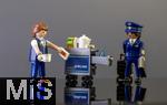 23.01.2025, Flugreise : Flughafenpersonal, symbolhaft mit Playmobil-Figuren dargestellt