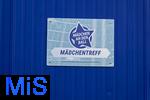 28.01.2025, Frauenfussball-Aktion: Mdchen an den Ball, Kooperation mit dem FC Bayern Mnchen, Mdchen-Training am Vereinsgelnde FT Gern Mnchen,  Schild MDCHENTREFF an einem Container