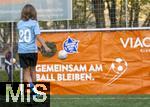 28.01.2025, Frauenfussball-Aktion: Mdchen an den Ball, Kooperation mit dem FC Bayern Mnchen, Mdchen-Training am Vereinsgelnde FT Gern Mnchen,  Torwandschiessen, Gemeinsam am Ball bleiben