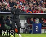 29.01.2025,  Fussball UEFA Championsleague 2024/2025: 8.Spieltag, FC Bayern Mnchen - Slovan Bratislava, in der Allianz-Arena Mnchen.  Trainer Vincent Kompany (FC Bayern Mnchen) nachdenklich  