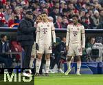 29.01.2025,  Fussball UEFA Championsleague 2024/2025: 8.Spieltag, FC Bayern Mnchen - Slovan Bratislava, in der Allianz-Arena Mnchen. v.li: Trainer Vincent Kompany (FC Bayern Mnchen) mit Jamal Musiala (FC Bayern Mnchen), Serge Gnabry (FC Bayern Mnchen), Kingsley Coman (FC Bayern Mnchen) 