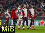 29.01.2025,  Fussball UEFA Championsleague 2024/2025: 8.Spieltag, FC Bayern Mnchen - Slovan Bratislava, in der Allianz-Arena Mnchen.  nachdenklich beim Aufwrmen, v.li: Aleksandar Pavlovic (Bayern Mnchen) , Harry Kane (FC Bayern Mnchen), Mathys Tel (Bayern Mnchen).