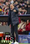 29.01.2025,  Fussball UEFA Championsleague 2024/2025: 8.Spieltag, FC Bayern Mnchen - Slovan Bratislava, in der Allianz-Arena Mnchen.  Trainer Vladimir Weiss (Slovan Bratislava) gibt Anweisungen.