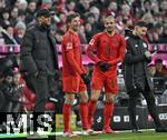 01.02.2025, Fussball 1. Bundesliga 2024/2025, 20. Spieltag,  FC Bayern Mnchen - Holstein Kiel, in der Allianz-Arena Mnchen.v.l. Trainer Vincent Kompany (FC Bayern Mnchen) und Thomas Mller (FC Bayern Mnchen) und Leroy Sane (Bayern Mnchen) scherzen

