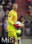 01.02.2025, Fussball 1. Bundesliga 2024/2025, 20. Spieltag,  FC Bayern Mnchen - Holstein Kiel, in der Allianz-Arena Mnchen. Torwart Manuel Neuer (FC Bayern Mnchen) gibt Anweisungen.