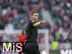 01.02.2025, Fussball 1. Bundesliga 2024/2025, 20. Spieltag,  FC Bayern Mnchen - Holstein Kiel, in der Allianz-Arena Mnchen. Schiedsrichter Dr. Florian Exner mit Headset am Ohr. 