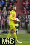 01.02.2025, Fussball 1. Bundesliga 2024/2025, 20. Spieltag,  FC Bayern Mnchen - Holstein Kiel, in der Allianz-Arena Mnchen. Torwart Manuel Neuer (FC Bayern Mnchen) gibt Anweisungen.