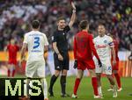 01.02.2025, Fussball 1. Bundesliga 2024/2025, 20. Spieltag,  FC Bayern Mnchen - Holstein Kiel, in der Allianz-Arena Mnchen. Schiedsrichter Dr. Florian Exner 