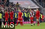 01.02.2025, Fussball 1. Bundesliga 2024/2025, 20. Spieltag,  FC Bayern Mnchen - Holstein Kiel, in der Allianz-Arena Mnchen. Unzufrieden nach dem Spiel nach drei Gegentoren: v.li: Adam Aznou (Bayern Mnchen), Dayot Upamecano (FC Bayern Mnchen), Konrad Laimer (FC Bayern Mnchen), Joshua Kimmich (FC Bayern Mnchen), Harry Kane (FC Bayern Mnchen), Joao Palhinha (FC Bayern Mnchen) 