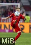 01.02.2025, Fussball 1. Bundesliga 2024/2025, 20. Spieltag,  FC Bayern Mnchen - Holstein Kiel, in der Allianz-Arena Mnchen. Joshua Kimmich (FC Bayern Mnchen) jongliert den Ball.