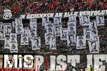 01.02.2025, Fussball 1. Bundesliga 2024/2025, 20. Spieltag,  FC Bayern Mnchen - Holstein Kiel, in der Allianz-Arena Mnchen. FC Bayern-Fans mit Choreographie zum Holocaust-Gedenktag:  Dabei bildeten die Fans in der Sdkurve Motive von verfolgten FC Bayern-Mitgliedern mittels vielen Bannern ab. Umrahmt wurden diese von zwei Transparenten mit dem Schriftzug: ?In Gedenken an die verfolgten FC Bayern-Mitglieder, Nie Wieder ist Jetzt!