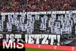 01.02.2025, Fussball 1. Bundesliga 2024/2025, 20. Spieltag,  FC Bayern Mnchen - Holstein Kiel, in der Allianz-Arena Mnchen. FC Bayern-Fans mit Choreographie zum Holocaust-Gedenktag:  Dabei bildeten die Fans in der Sdkurve Motive von verfolgten FC Bayern-Mitgliedern mittels vielen Bannern ab. Umrahmt wurden diese von zwei Transparenten mit dem Schriftzug: ?In Gedenken an die verfolgten FC Bayern-Mitglieder, Nie Wieder ist Jetzt!