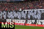 01.02.2025, Fussball 1. Bundesliga 2024/2025, 20. Spieltag,  FC Bayern Mnchen - Holstein Kiel, in der Allianz-Arena Mnchen. FC Bayern-Fans mit Choreographie zum Holocaust-Gedenktag:  Dabei bildeten die Fans in der Sdkurve Motive von verfolgten FC Bayern-Mitgliedern mittels vielen Bannern ab. Umrahmt wurden diese von zwei Transparenten mit dem Schriftzug: ?In Gedenken an die verfolgten FC Bayern-Mitglieder, Nie Wieder ist Jetzt!