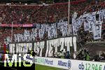 01.02.2025, Fussball 1. Bundesliga 2024/2025, 20. Spieltag,  FC Bayern Mnchen - Holstein Kiel, in der Allianz-Arena Mnchen. FC Bayern-Fans mit Choreographie zum Holocaust-Gedenktag:  Dabei bildeten die Fans in der Sdkurve Motive von verfolgten FC Bayern-Mitgliedern mittels vielen Bannern ab. Umrahmt wurden diese von zwei Transparenten mit dem Schriftzug: ?In Gedenken an die verfolgten FC Bayern-Mitglieder, Nie Wieder ist Jetzt!