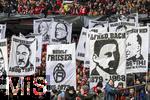 01.02.2025, Fussball 1. Bundesliga 2024/2025, 20. Spieltag,  FC Bayern Mnchen - Holstein Kiel, in der Allianz-Arena Mnchen. FC Bayern-Fans mit Choreographie zum Holocaust-Gedenktag:  Dabei bildeten die Fans in der Sdkurve Motive von verfolgten FC Bayern-Mitgliedern mittels vielen Bannern ab. Umrahmt wurden diese von zwei Transparenten mit dem Schriftzug: ?In Gedenken an die verfolgten FC Bayern-Mitglieder, Nie Wieder ist Jetzt!