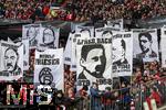 01.02.2025, Fussball 1. Bundesliga 2024/2025, 20. Spieltag,  FC Bayern Mnchen - Holstein Kiel, in der Allianz-Arena Mnchen. FC Bayern-Fans mit Choreographie zum Holocaust-Gedenktag:  Dabei bildeten die Fans in der Sdkurve Motive von verfolgten FC Bayern-Mitgliedern mittels vielen Bannern ab. Umrahmt wurden diese von zwei Transparenten mit dem Schriftzug: ?In Gedenken an die verfolgten FC Bayern-Mitglieder, Nie Wieder ist Jetzt!