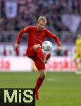 01.02.2025, Fussball 1. Bundesliga 2024/2025, 20. Spieltag,  FC Bayern Mnchen - Holstein Kiel, in der Allianz-Arena Mnchen. Konrad Laimer (FC Bayern Mnchen) am Ball 