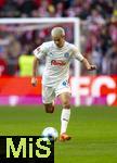 01.02.2025, Fussball 1. Bundesliga 2024/2025, 20. Spieltag,  FC Bayern Mnchen - Holstein Kiel, in der Allianz-Arena Mnchen. John Tolkin (Holstein Kiel) am Ball 