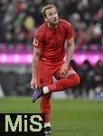 07.02.2025, Fussball 1. Bundesliga 2024/2025, 21. Spieltag,  FC Bayern Mnchen - SV Werder Bremen, in der Allianz-Arena Mnchen.   Harry Kane (FC Bayern Mnchen) macht sich die Fuballschuhe sauber

